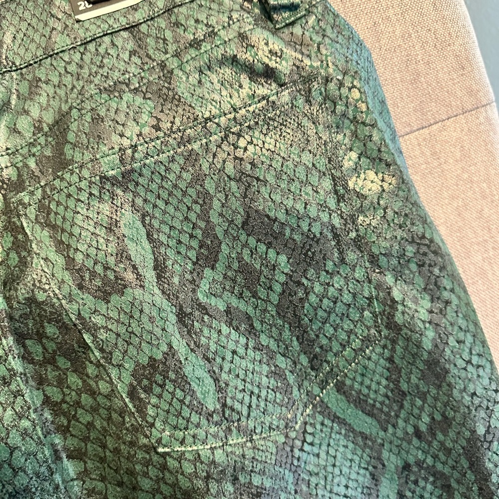 NWT, joes snakeskin green pant - Picture 7 of 8